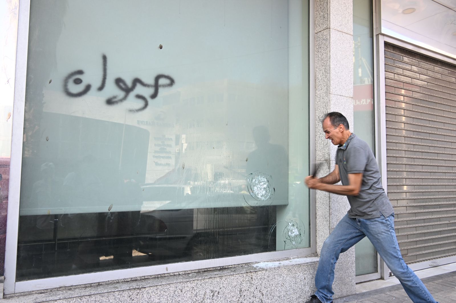 بالفيديو والصور - تحركات لـ صرخة مودعين احتجاجا على عدم إيجاد حل لقضيتهم